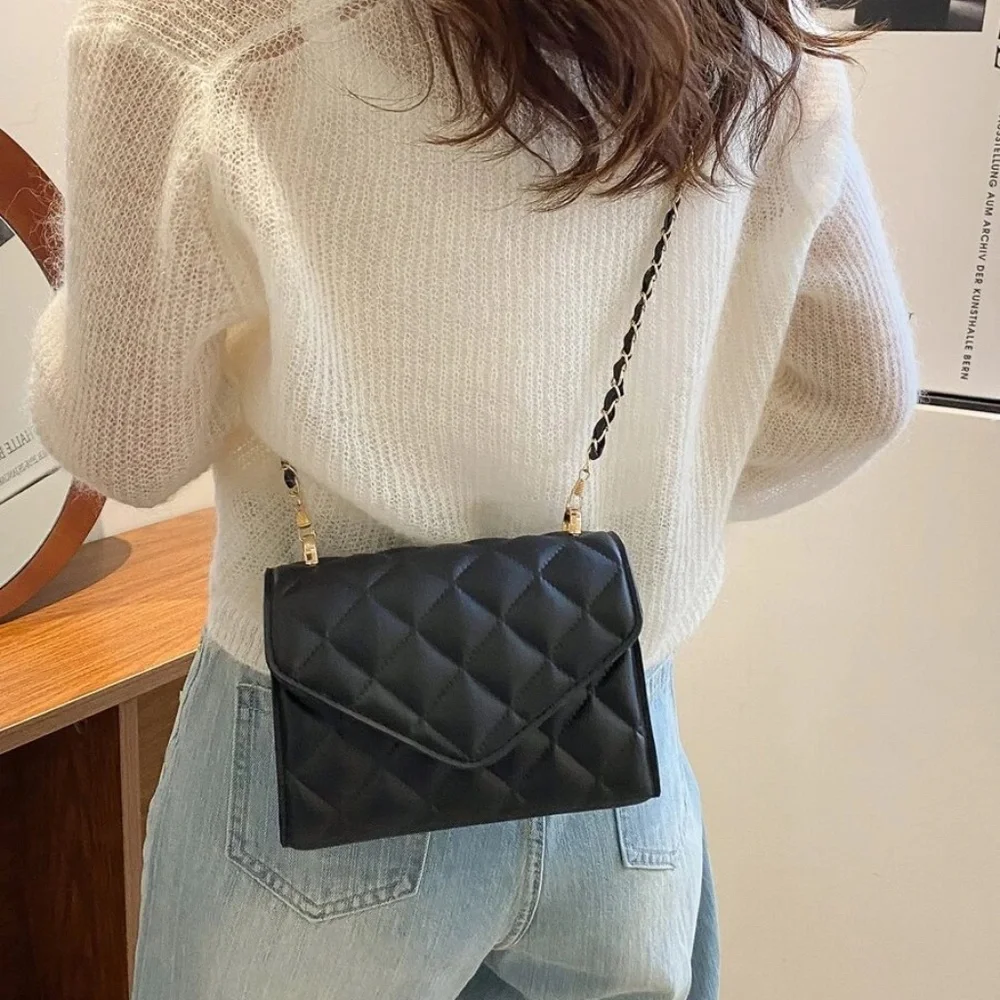 Luxe Black Chain Crossbody Shoulder Bag - Picture 3 of 6